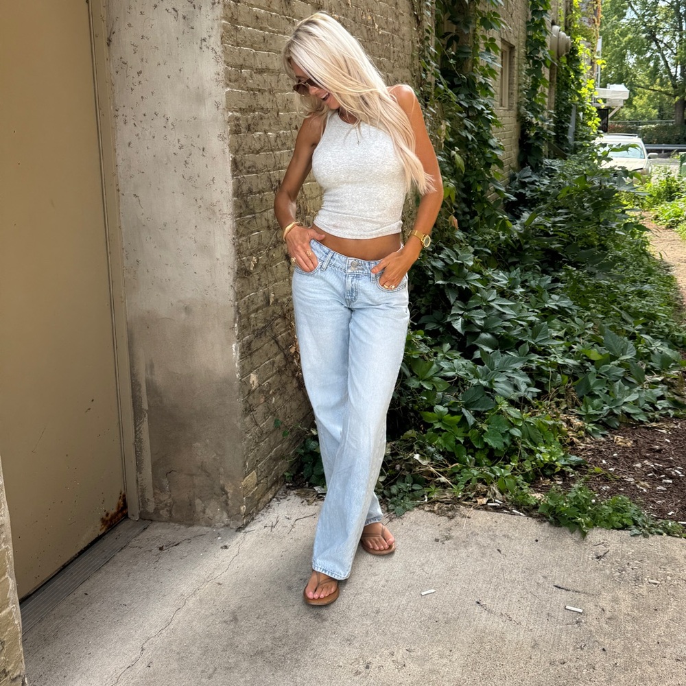 Light Wash Super Low Wide Leg LEVI’S Jeans - Picture 3 of 11